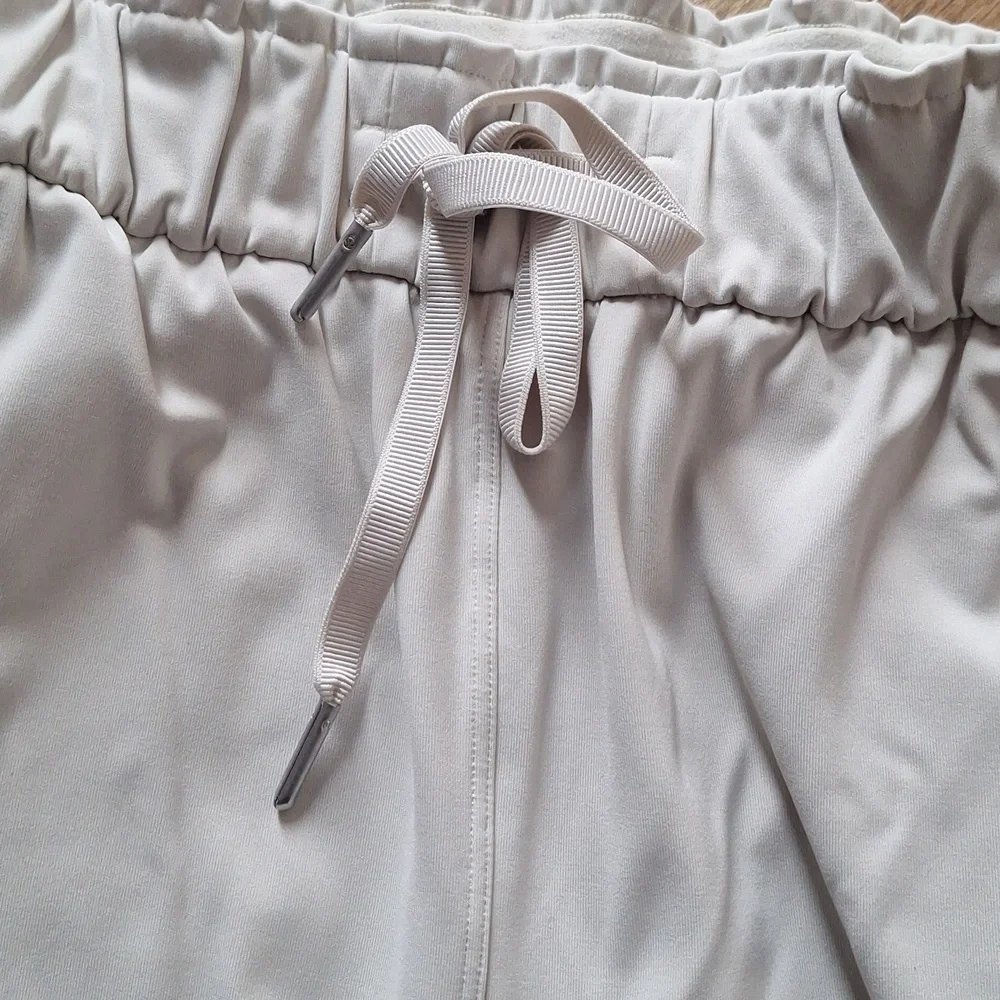 Rare Lululemon Team Canada Olympics pants - Picture 5 of 7